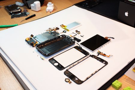 iphone-3g-s-fully-disassembled1